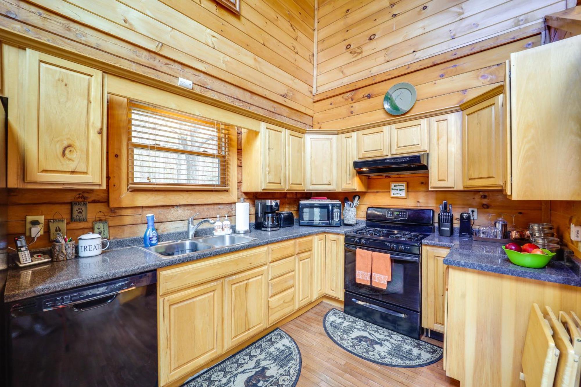 Cabin On 22 Acres With Patio - 3 Mi To Blowing Rock! Lenoir Exterior photo